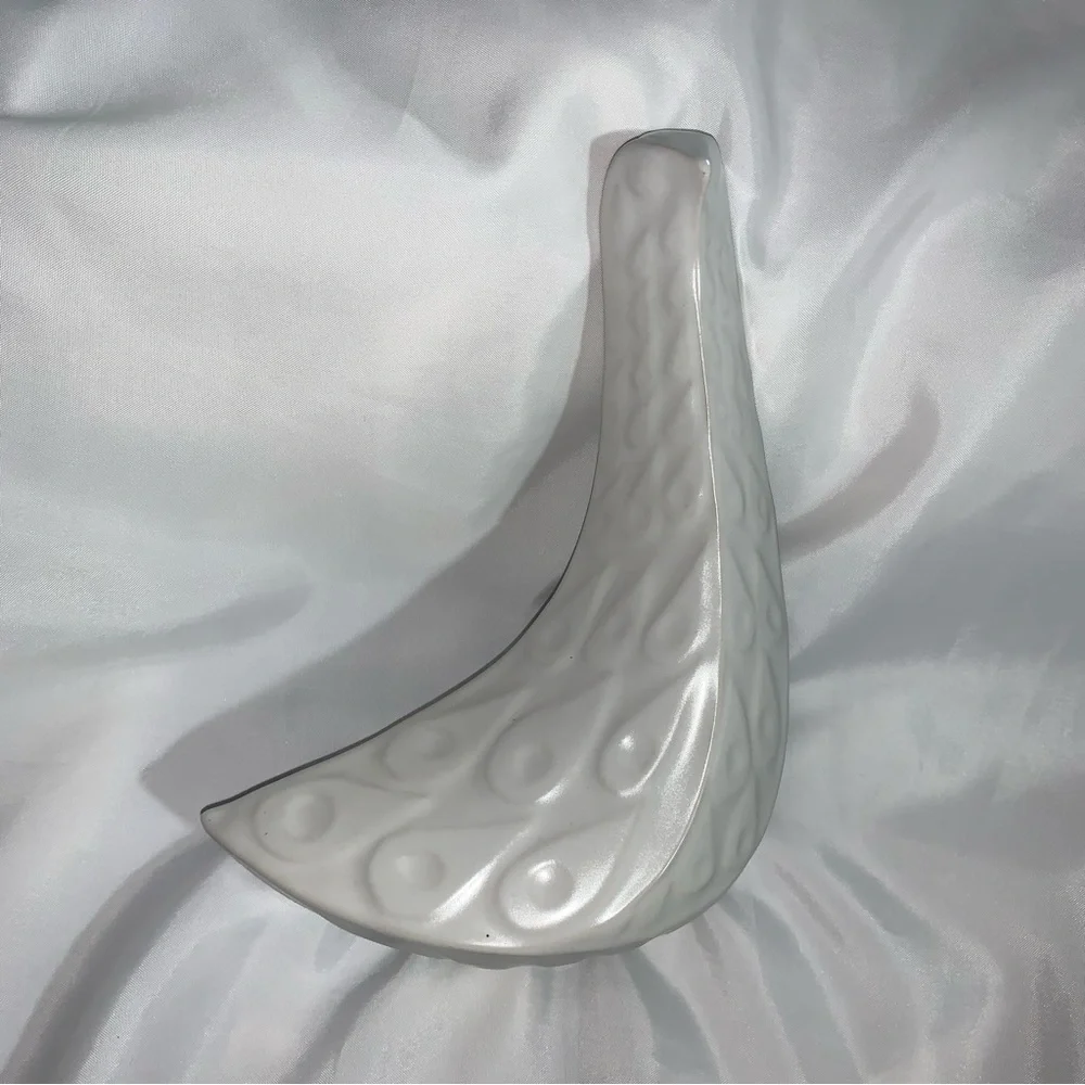 JONATHAN ADLER white salt glazed pottery MEDIUM BIRD figurine of Menagerie Trio